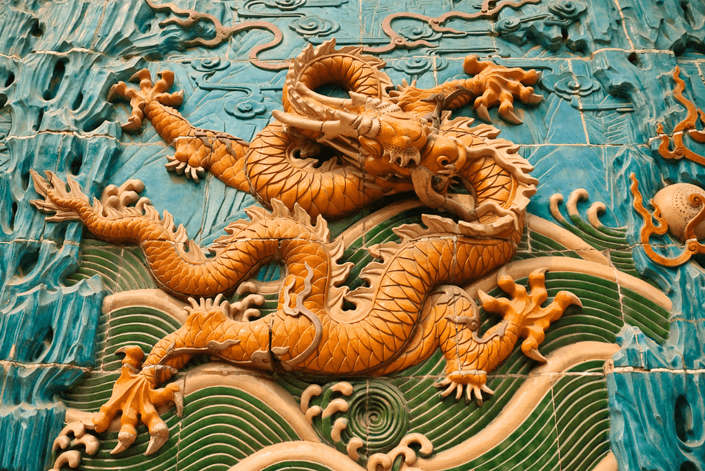 Image of a dragon carving in the style of the Qing Dynasty