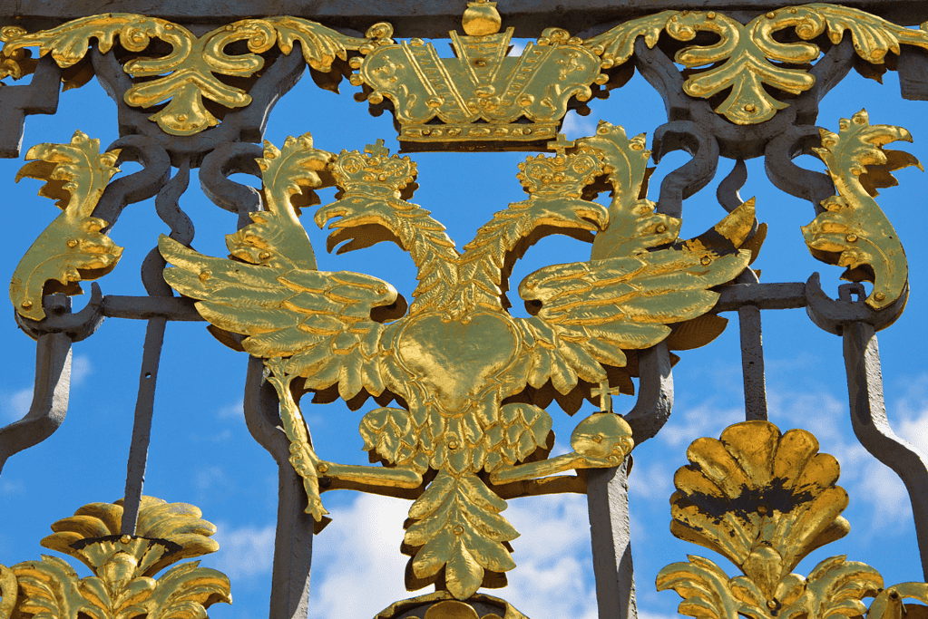Image of a gate emblem representing the power of the Russian Empire