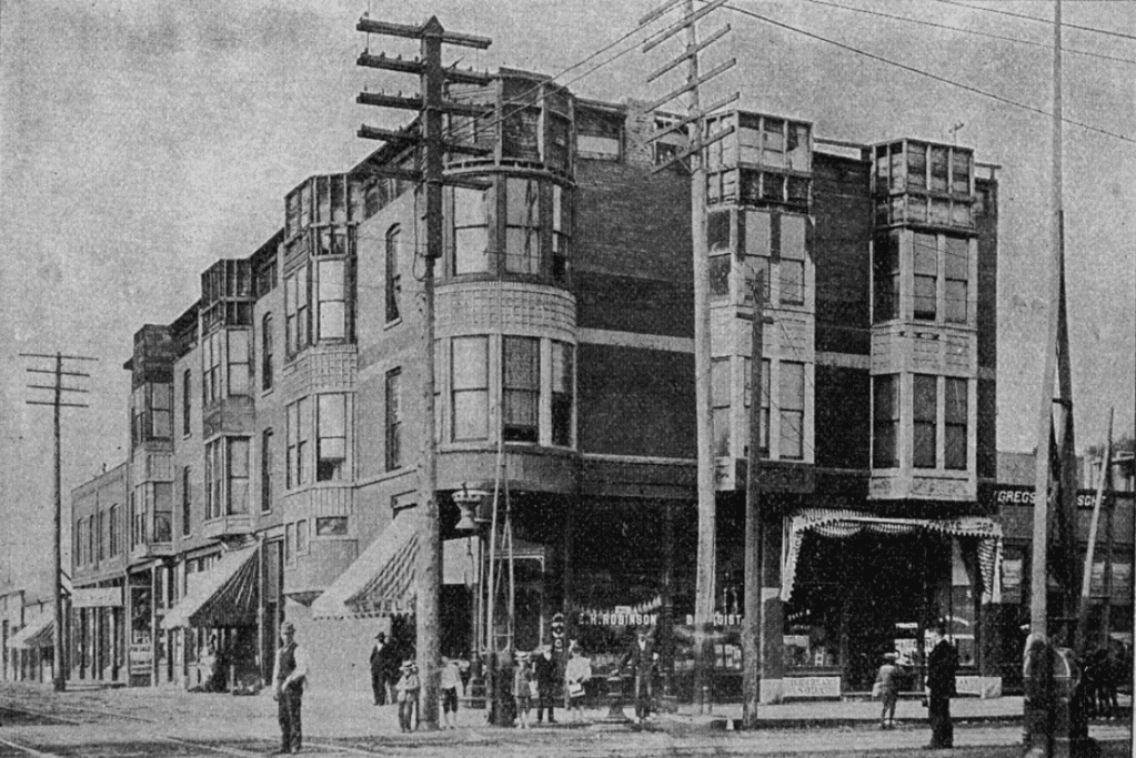 Image of a historical three story hotel in Chicago