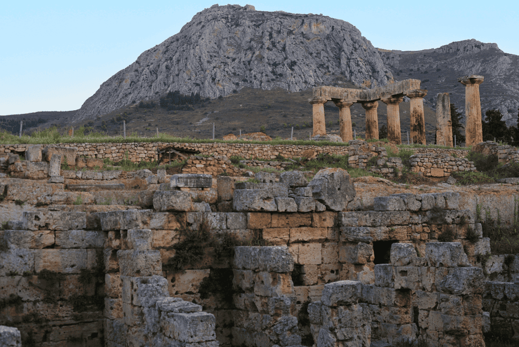 Image of the ruins of Corinth