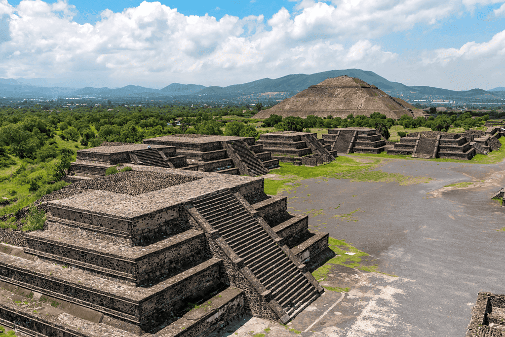 Image of the Teotihuacan pyramids, built between 200 BC and ~50 AD.