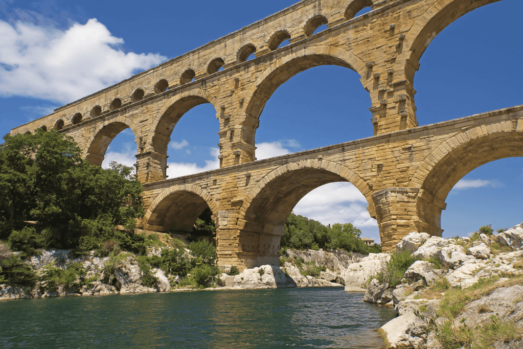 Image of the Pont du Gard aqueduct in Vers-Pont-du-Gard, France