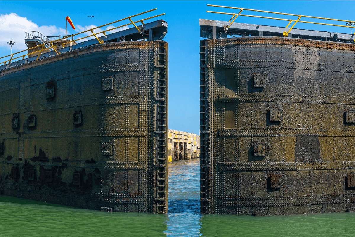 Image of one of the seven wonders of the industrial world, the Panama Canal