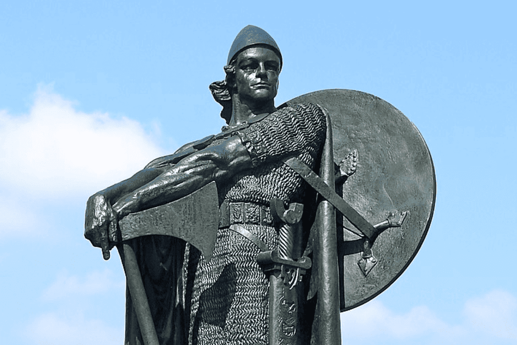 Image of a statue of Thorfinn Karlsefni