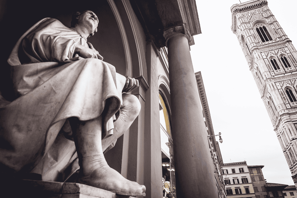 Image of a statue of Filippo Brunelleschi, a key proponent of the linear perspective in art
