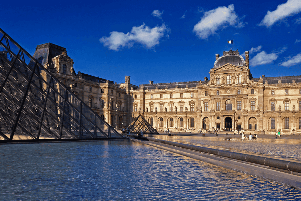 Image of the Louvre in Paris, France