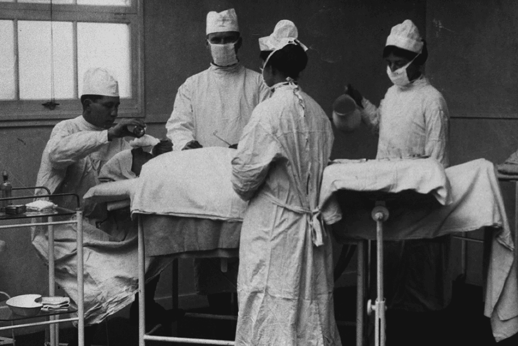 Image of a World War I soldier receiving anesthesia.