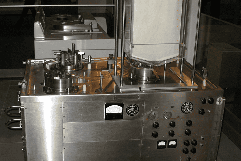 Image of a 1950s heart-lung machine