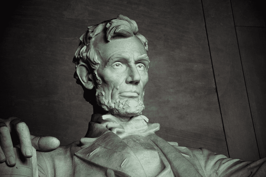 Image of Abraham Lincoln statue at the Lincoln Memorial, honoring the President who established Thanksgiving as a national holiday.