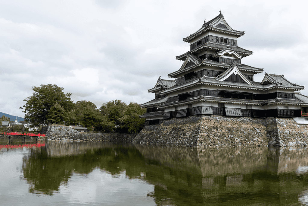 Image of Matsumoto Castle, built by the Osagawara clan of samurai in Nagano, Japan