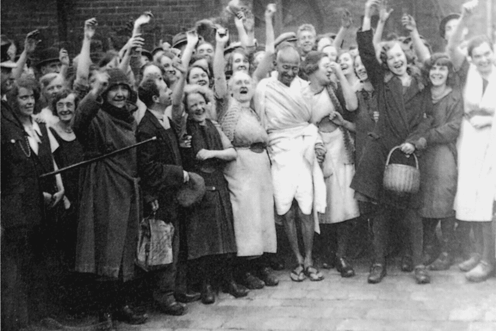 facts-about-mahatma-gandhi-international-influence Image of Gandhi with English factory workers.