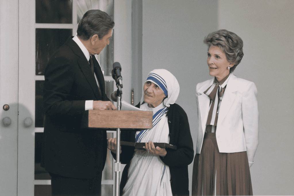 Image of Mother Teresa receiving the Presidential Medal of Freedom at the White House, pitured with President Ronald Reagan and First Lady Nancy Reagan, for an article covering 10 interesting facts about Mother Theresa.