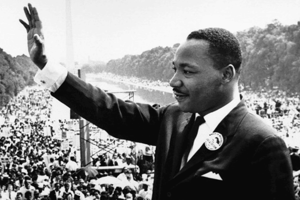 Image of MLK waving to the crowd at the National Mall for a blog post covering MLL's I have a dream speech.