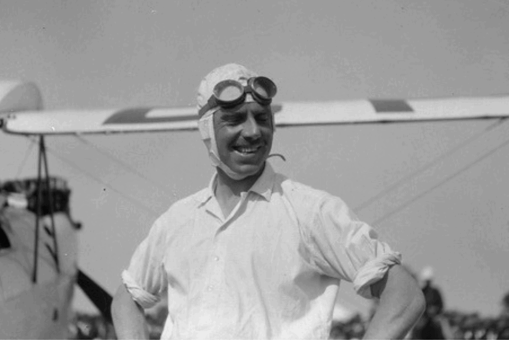 Geoffrey de Havilland, British aviation pioneer whose aircraft company produced the Mosquito and the first commercial jet airliner