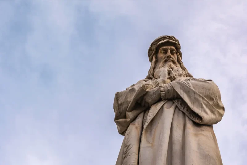 Image of a statue of Leonardo da Vinci for a blog post covering fascinating facts about Leonardo da Vinci.
