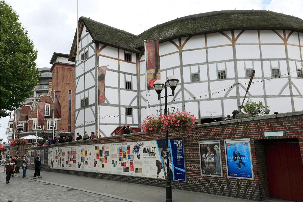 Image of the rebuilt Globe Theatre in London.