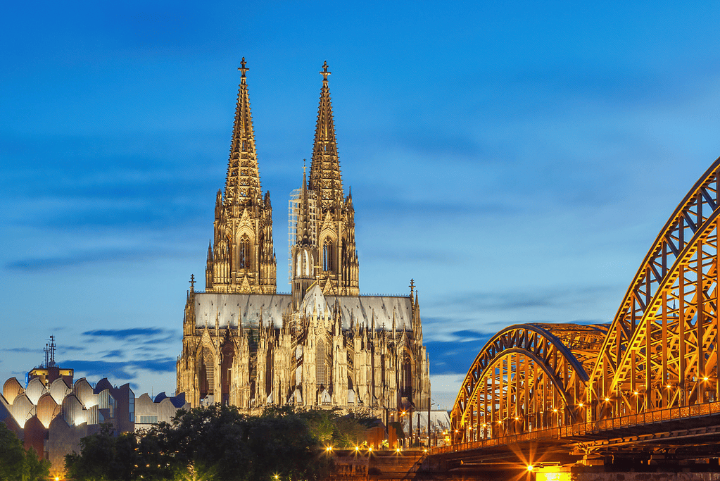 Image of Cologne Cathedral at night