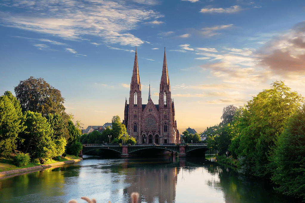 Image of the facade of Strasbourg Cathedral the River Ill