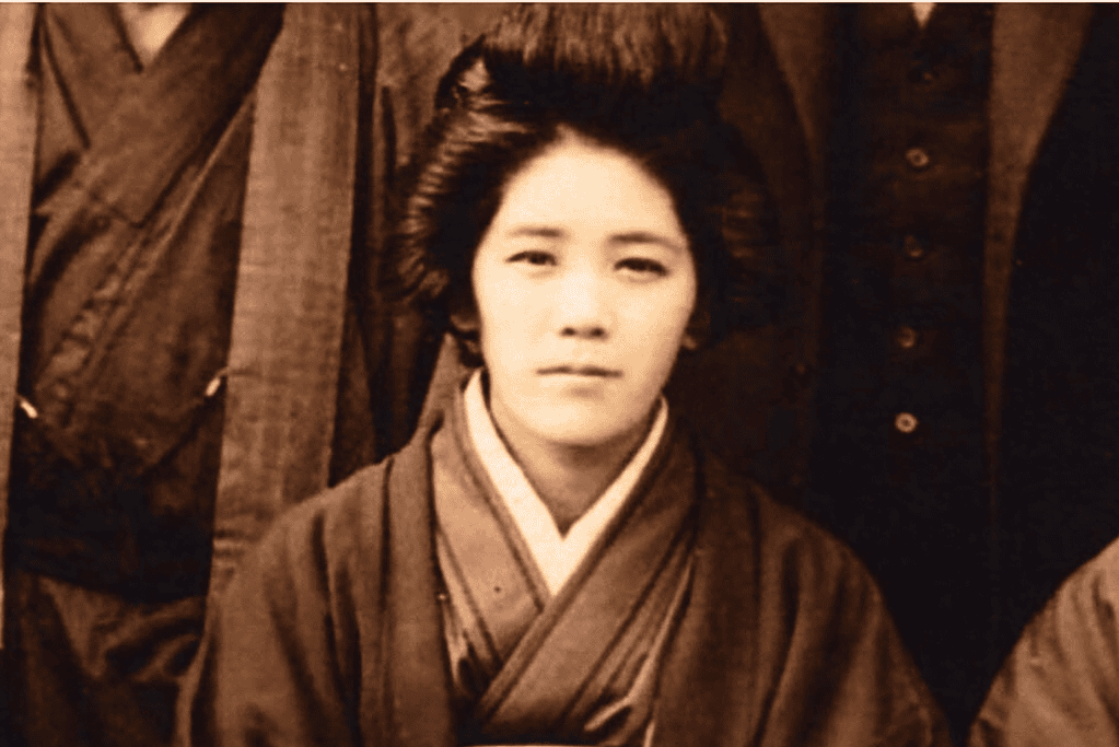 worlds-oldest-people-kane-tanaka Image of Japanese supercentenarian in her youth.