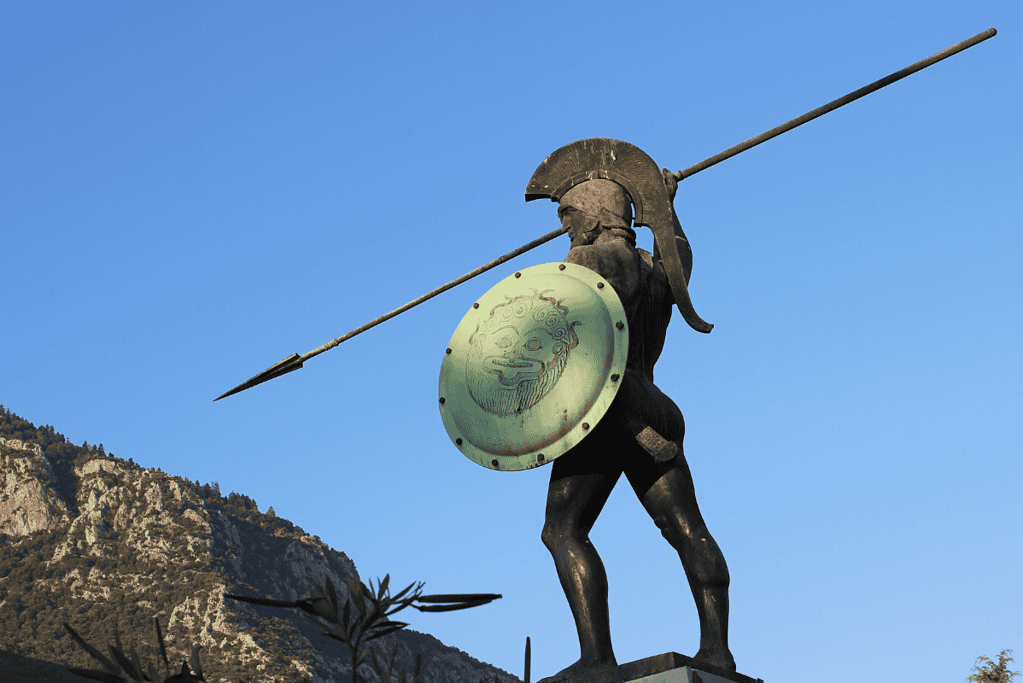 Image of King Leonidas of Sparta throwing a spear.