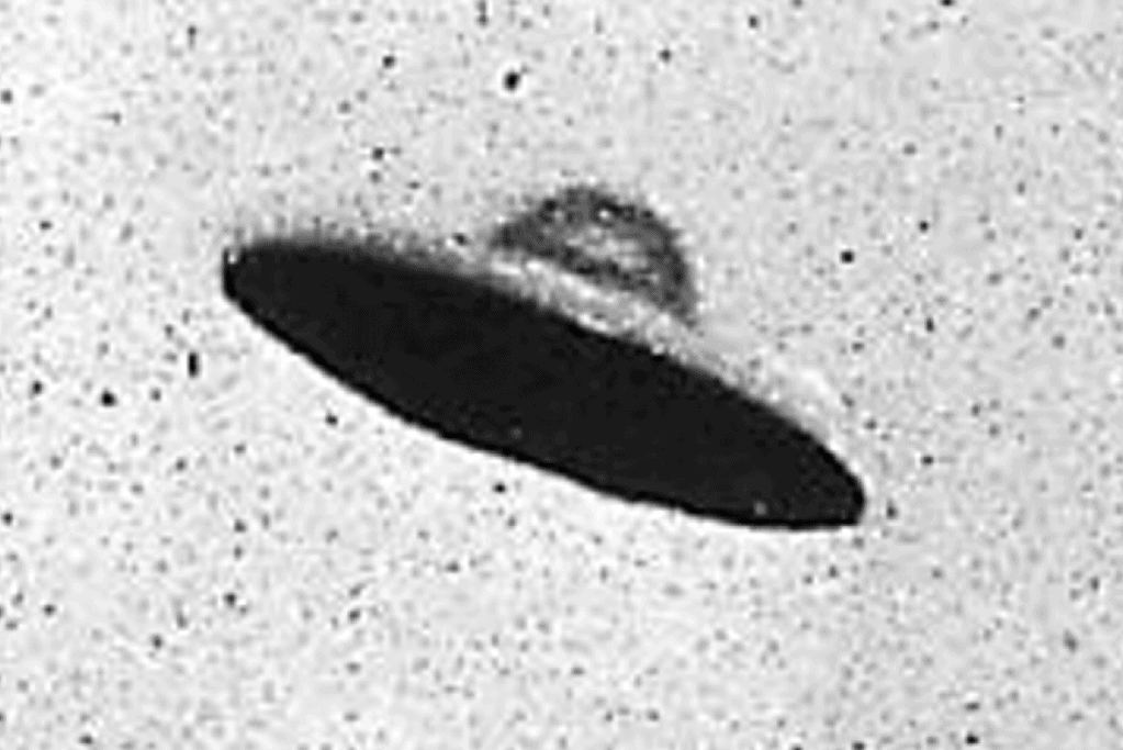 Image of a 1966 photo of a suspected UFO taken in Wanaque, New Jersey, U.S. 