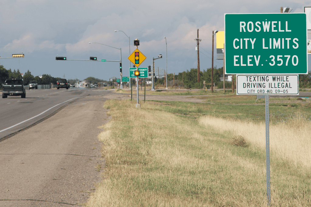 Image of a sign on the city limits of Roswell, New Mexico.