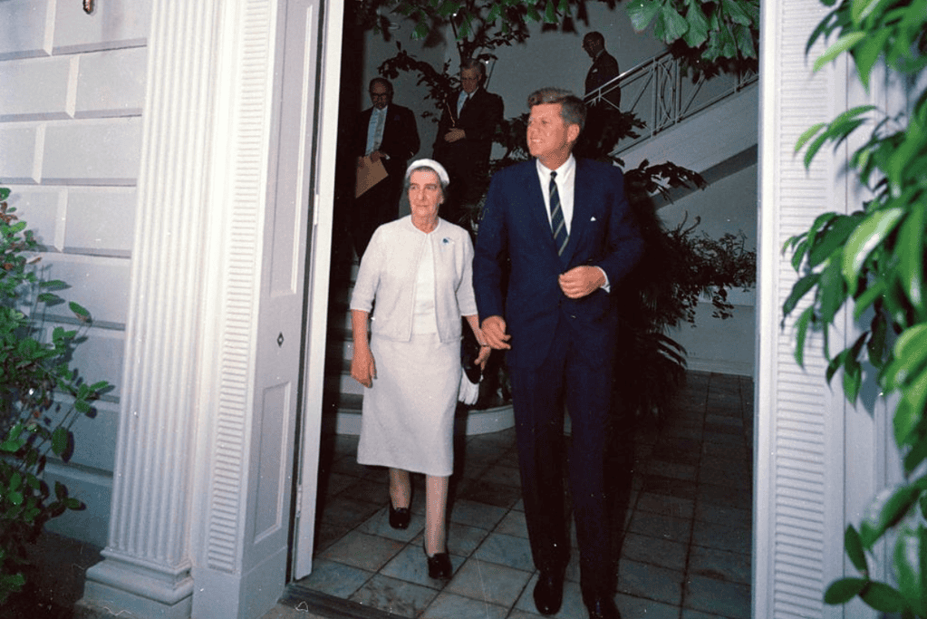 facts-about-golda-meir-closing Image of Golda Meir with then-U.S. President John F. Kennedy following a meeting at the White House.