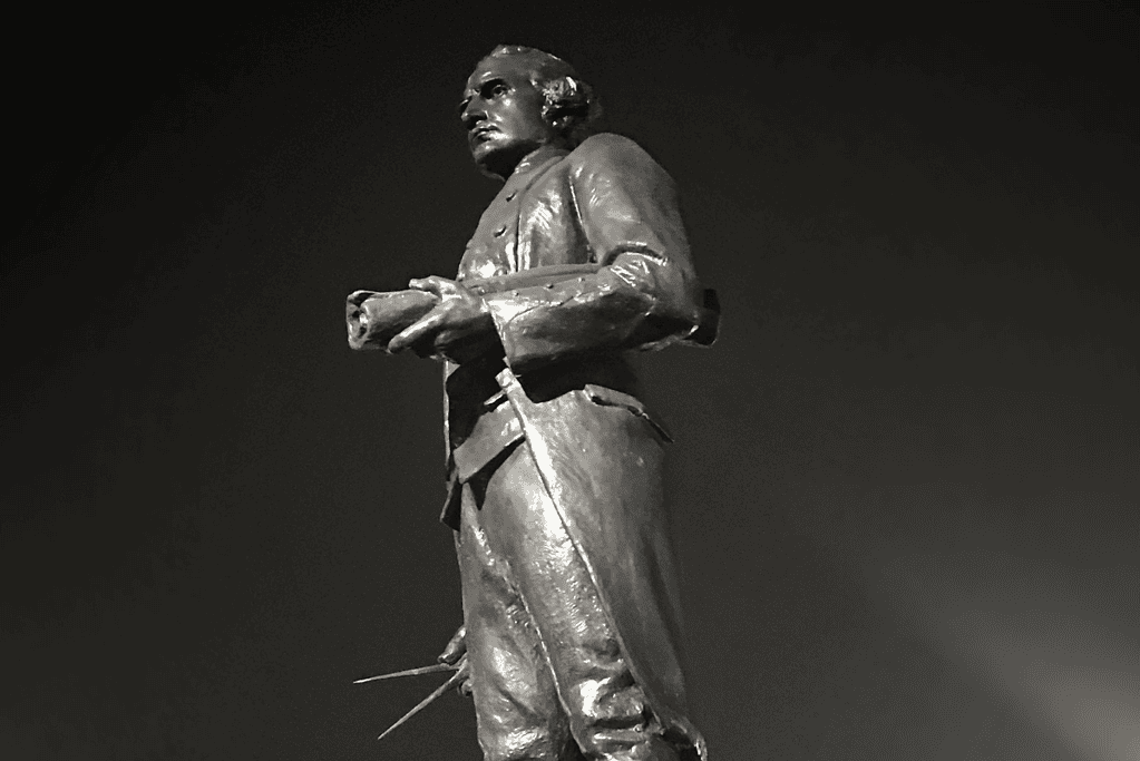 facts-about-james-cook-charting-genius Image of a statue of James Cook on the island of Kauai, Hawaii.