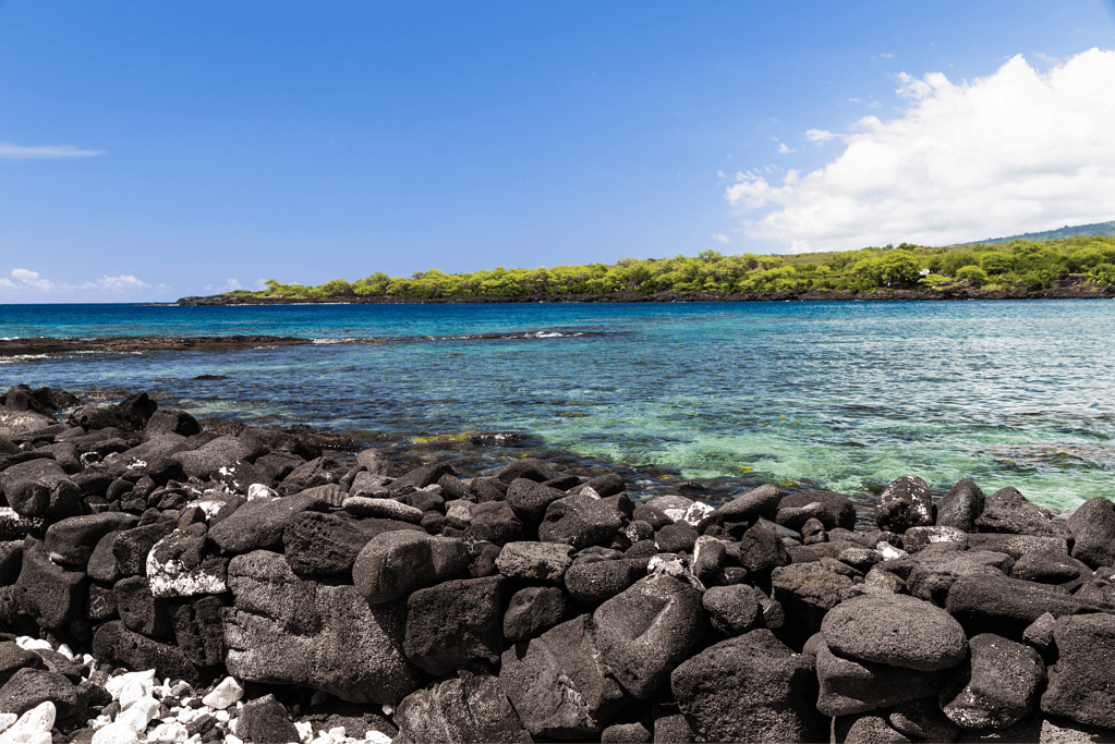 facts-about-james-cook-kealakekua-bay-mystery Image of present-day Kealakekua Bay on the Big Island of Hawaii.