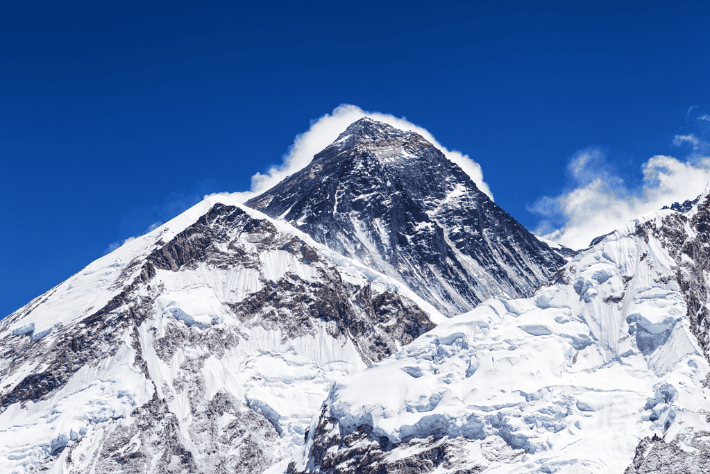Image of Mount Everest in Nepal for a blog post covering interesting facts about Junko Tabei.