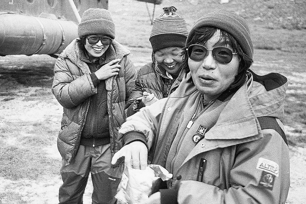 famous-mountain-climbers-junko-tabei Image of Junko Tabei and her climbing partners at the base of Mount Everest.
